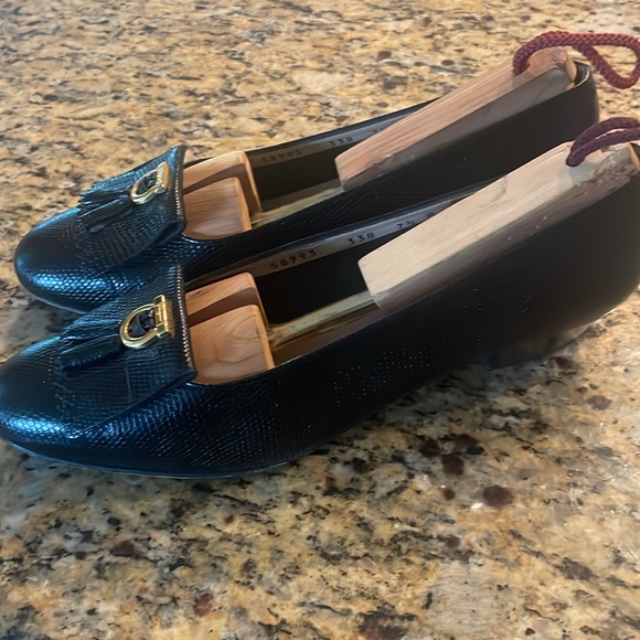 Salvatore Ferragamo black leather low pump - Picture 2 of 5